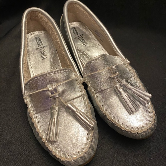 silver minnetonka moccasins